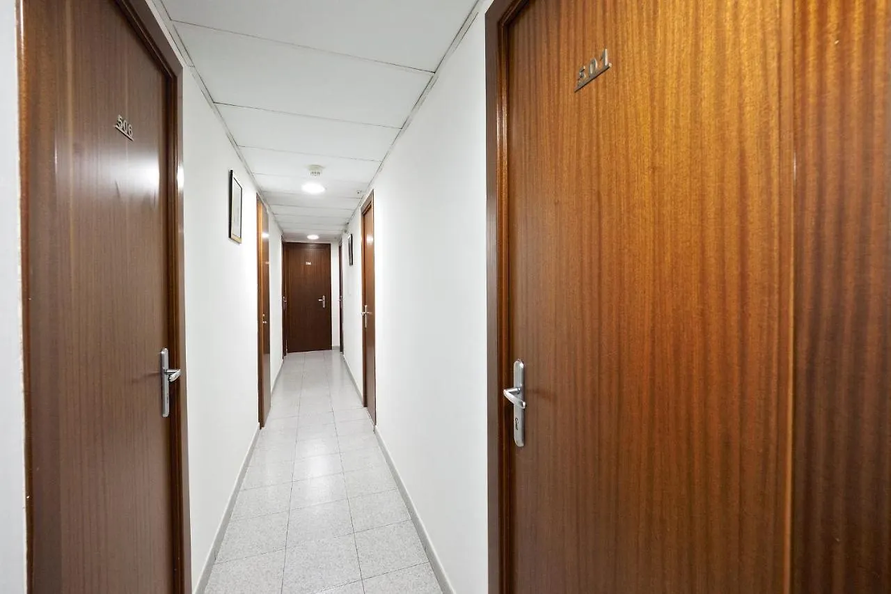 ברצלונה Hostal Ballestero בית הארחה