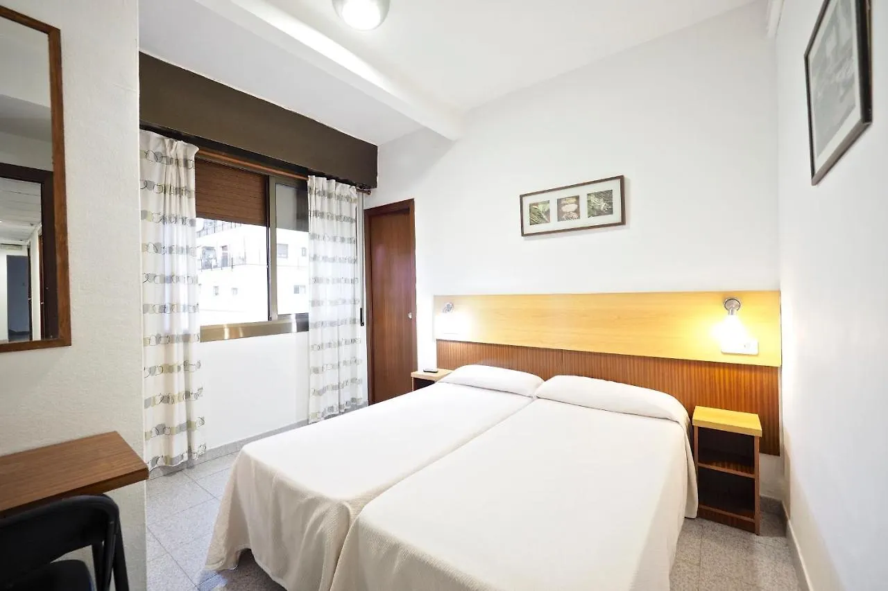 ברצלונה Hostal Ballestero בית הארחה