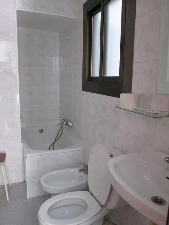 ברצלונה Hostal Ballestero 2*,  ספרד