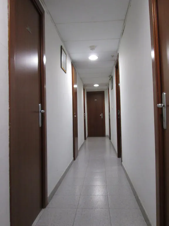 ברצלונה Hostal Ballestero בית הארחה