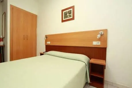 ברצלונה Hostal Ballestero בית הארחה