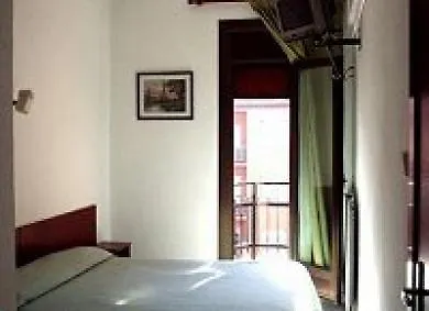 ברצלונה Hostal Ballestero